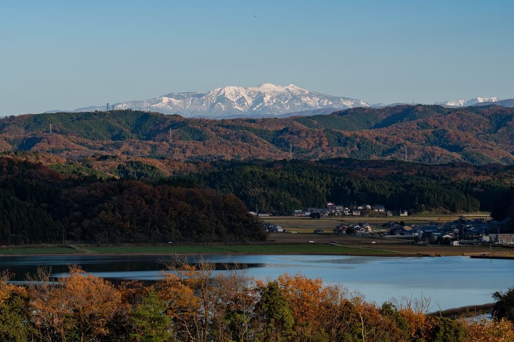 ふるさとあわら・秋・丘の上からから白山を望む